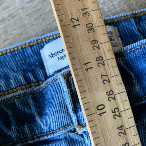 Abercrombie & Fitch Women's 29/8R High Rise Mom Jeans Paint Splatter Distressed - Picture 8 of 9